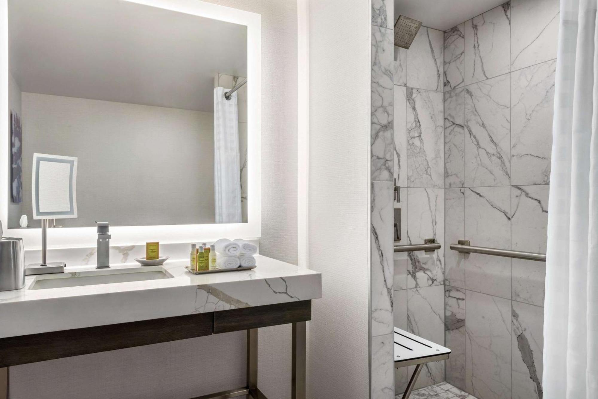 Hilton Grand Vacations Club Chicago Magnificent Mile Hotell Exteriör bild